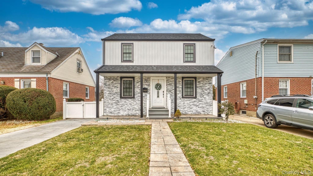 383 White Road, Mineola