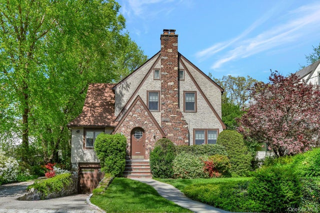 7 Poplar Road, Larchmont