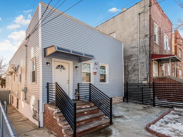 Photo of Listing #961888