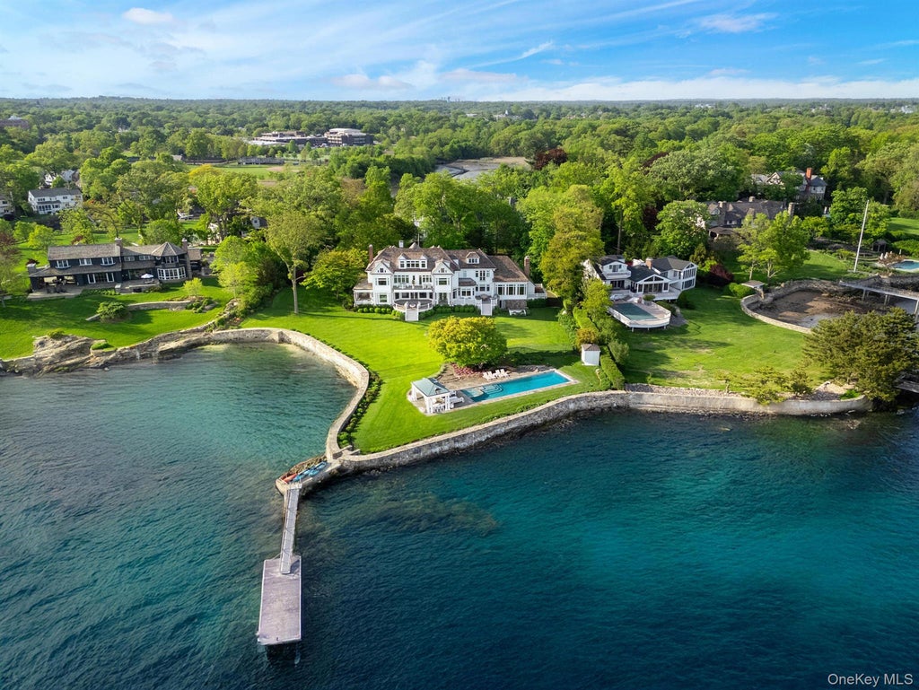 217 Hommocks Road, Larchmont