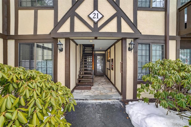 21 Foxwood Drive # 8, Pleasantville