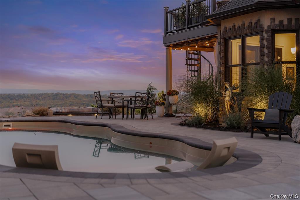 1582 Route 9w, Marlboro