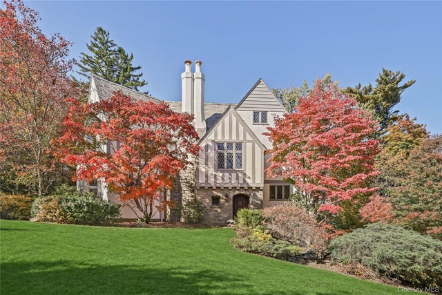 15 Carstensen Road, Scarsdale