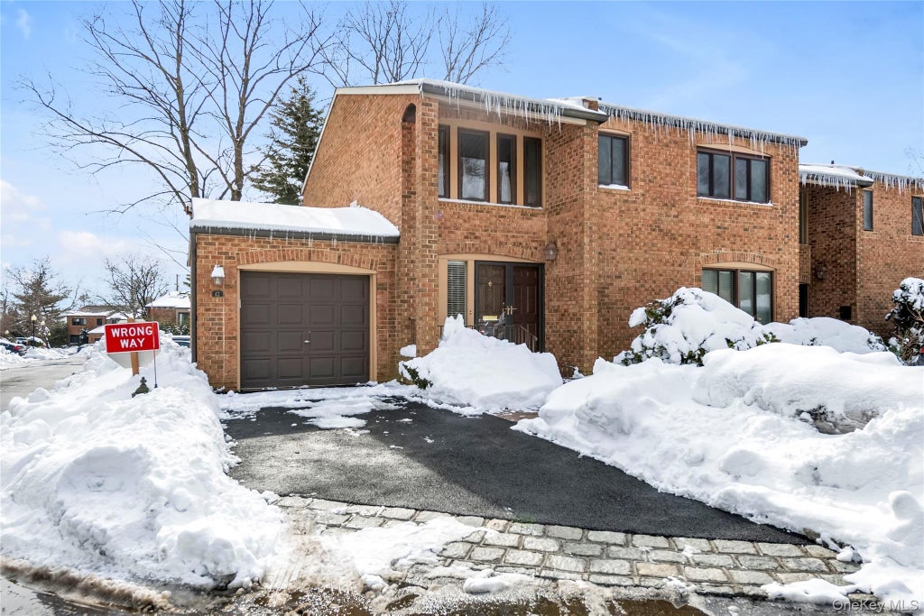 42 Windsor Gate Drive, New Hyde Park