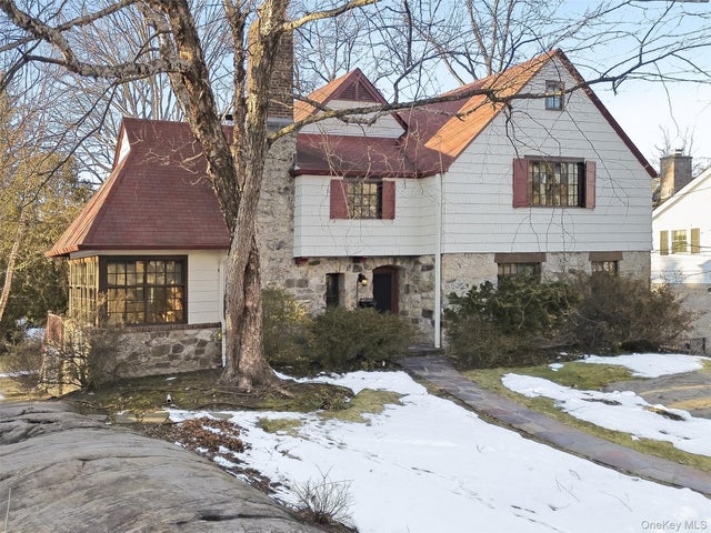 65 Howell Avenue, Larchmont