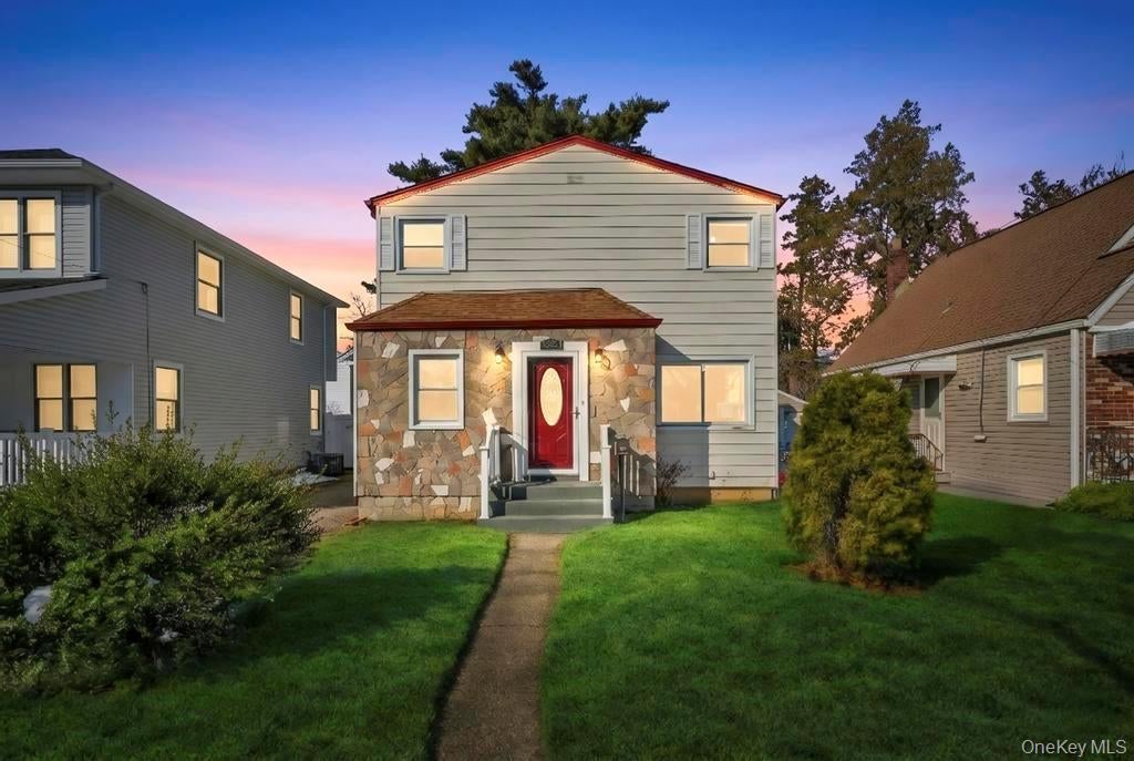 627 10th Avenue, New Hyde Park