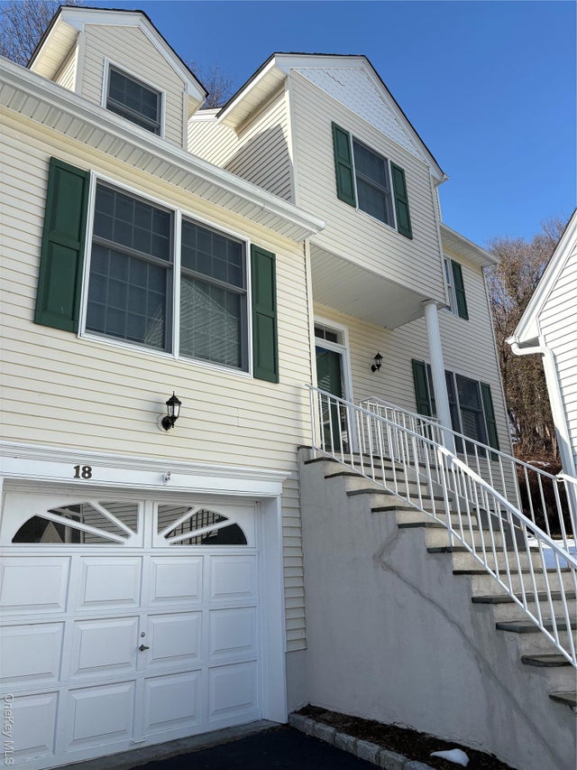 18 Lakeside Drive, Valhalla