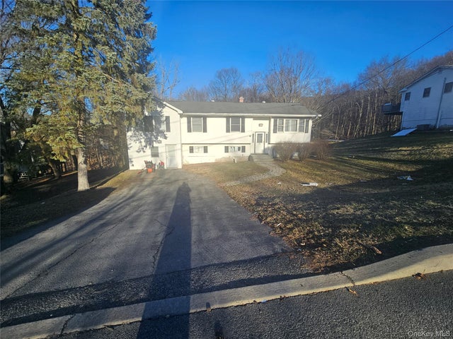 16 Sears Road, Monroe