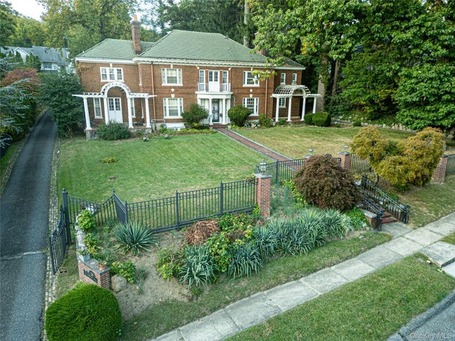 26 Overlook Circle, New Rochelle