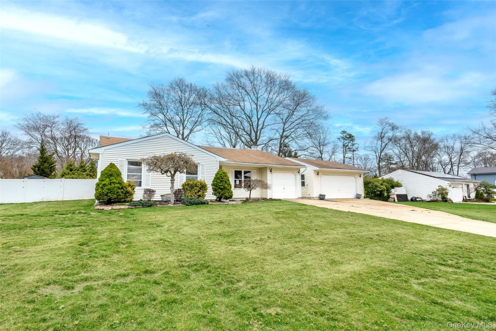 35 Timber Trail Lane, Medford Property Listing: MLS® #982399