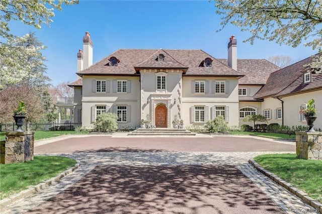 4 Cowdray Park Drive, Armonk