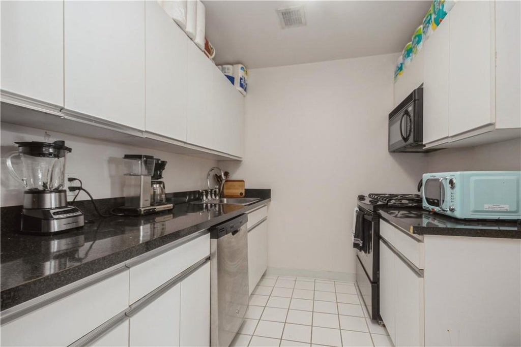 8 of 26 - 23 Water Grant St. # 6b, Yonkers, NY