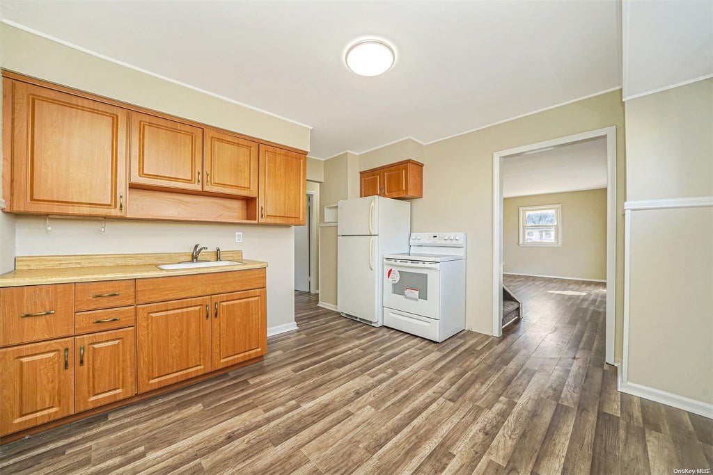 9 of 32 - 2491 1st St., East Meadow, NY