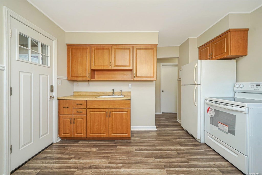 10 of 32 - 2491 1st St., East Meadow, NY
