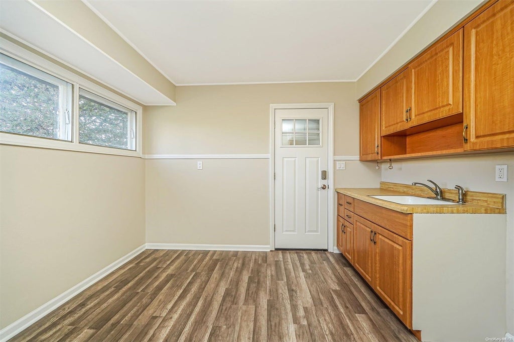11 of 32 - 2491 1st St., East Meadow, NY