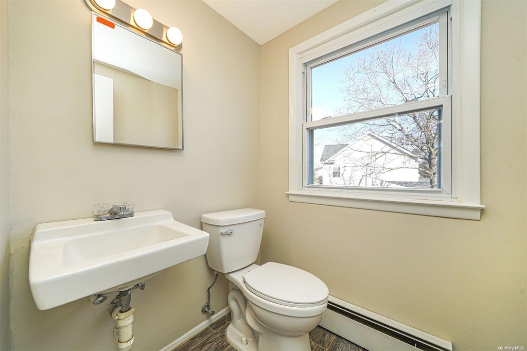 13 of 32 - 2491 1st St., East Meadow, NY