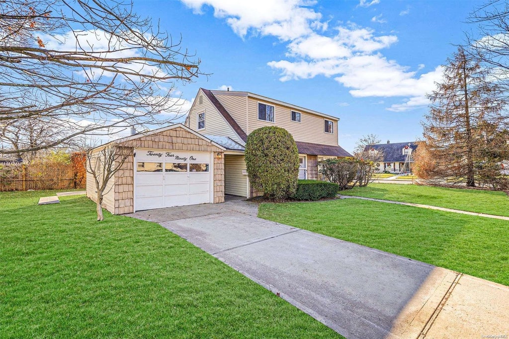 1 of 32 - 2491 1st St., East Meadow, NY