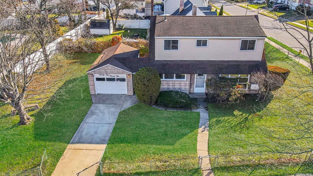 24 of 32 - 2491 1st St., East Meadow, NY