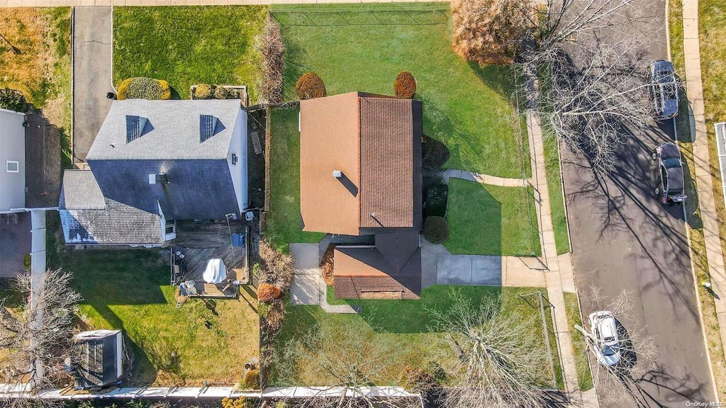 25 of 32 - 2491 1st St., East Meadow, NY