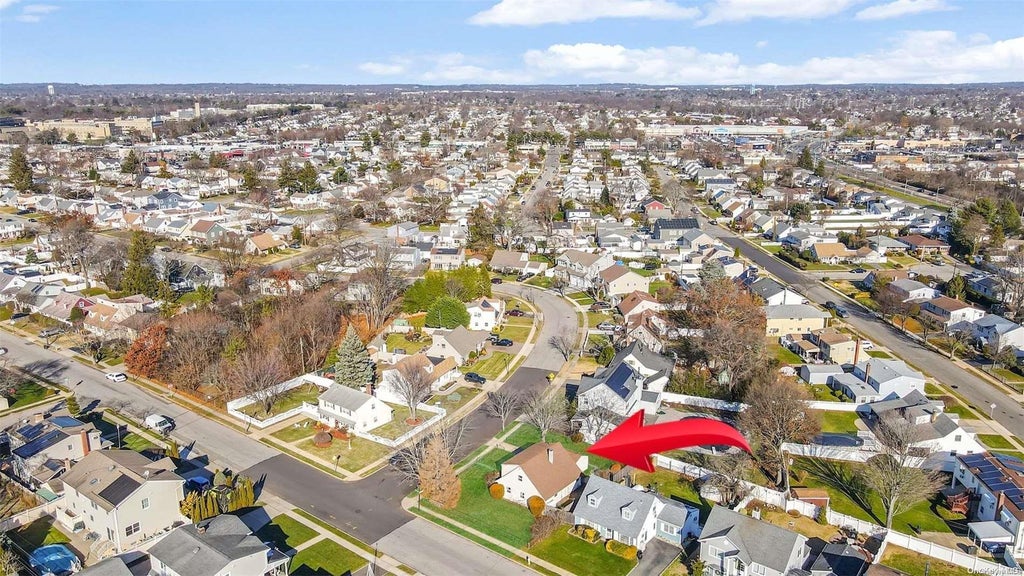 27 of 32 - 2491 1st St., East Meadow, NY