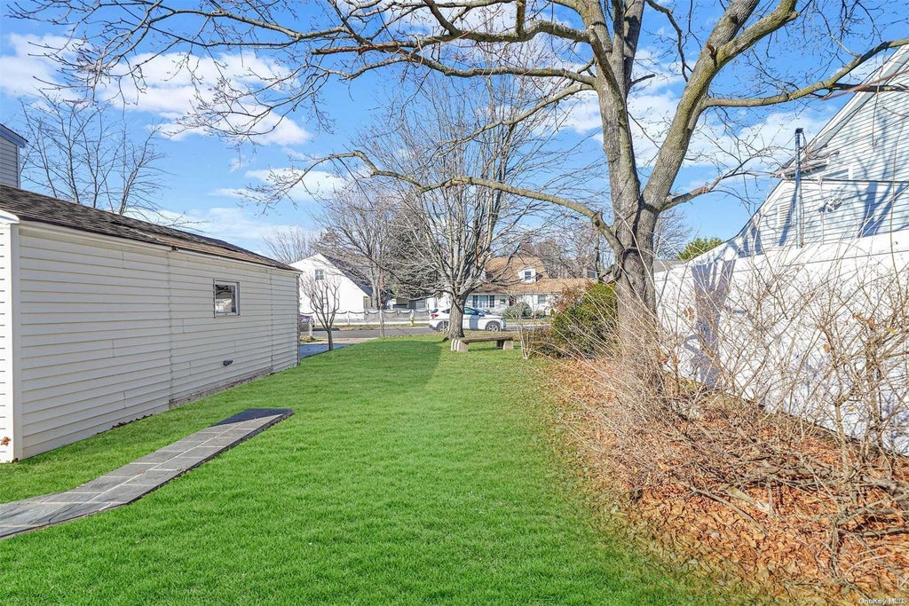 4 of 32 - 2491 1st St., East Meadow, NY