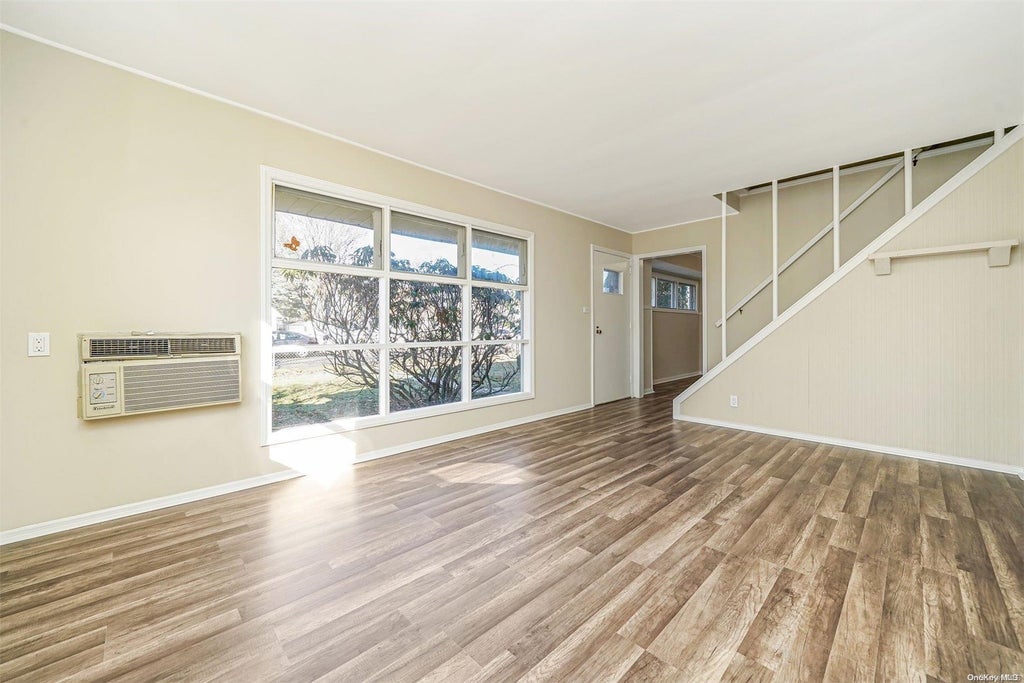 7 of 32 - 2491 1st St., East Meadow, NY