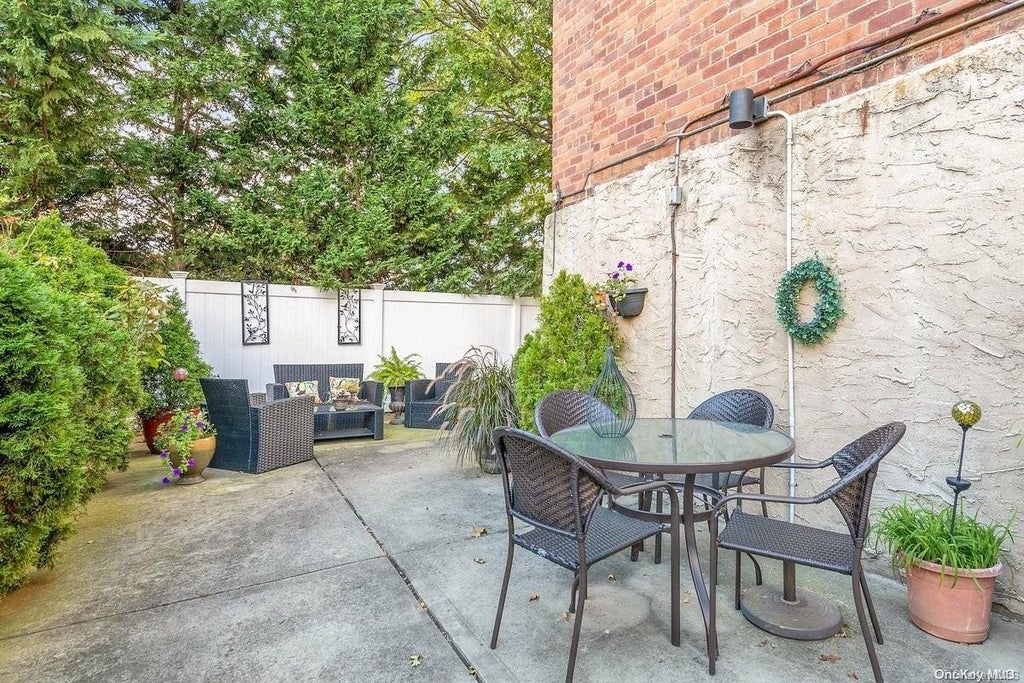 11 of 13 - 504 Merrick Road 2e, Lynbrook, NY