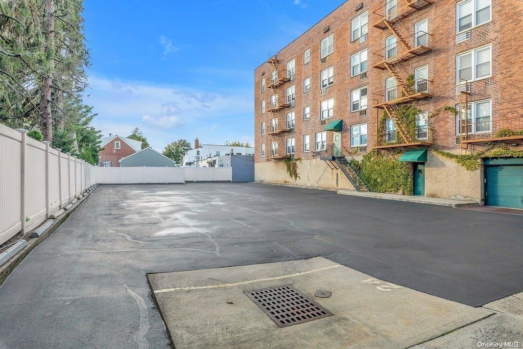 12 of 13 - 504 Merrick Road 2e, Lynbrook, NY