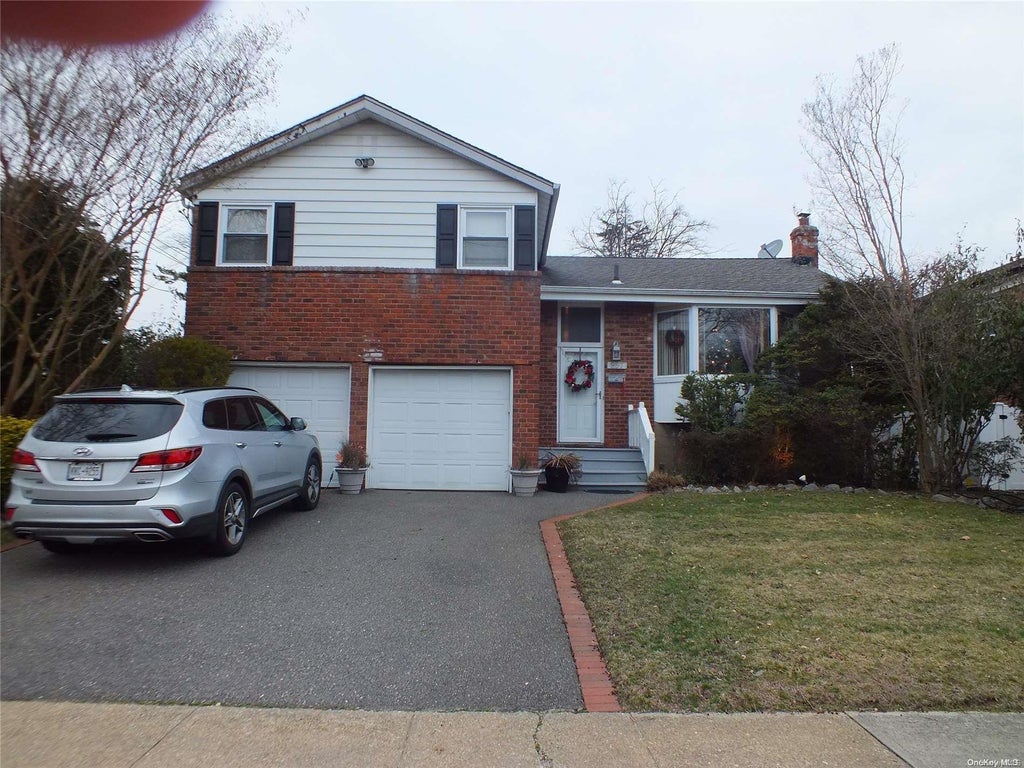 1 of 30 - 957 Jerome St., Baldwin, NY