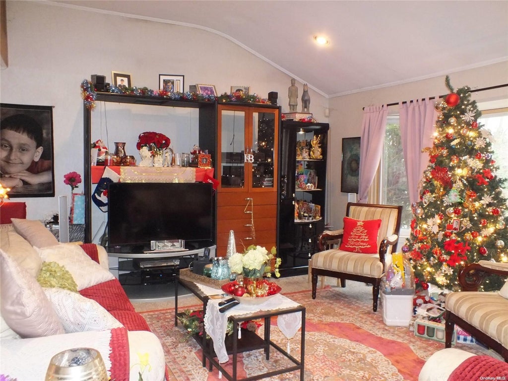 2 of 30 - 957 Jerome St., Baldwin, NY