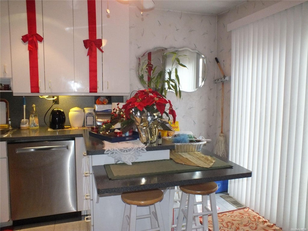 8 of 30 - 957 Jerome St., Baldwin, NY