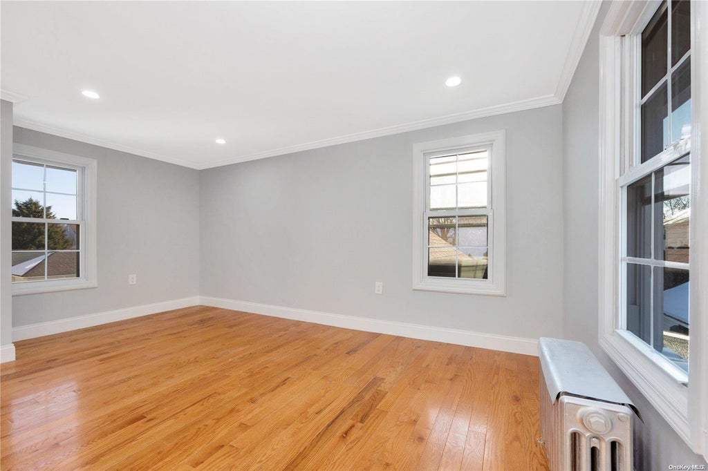 12 of 17 - 160 Rocklyn Avenue, Lynbrook, NY