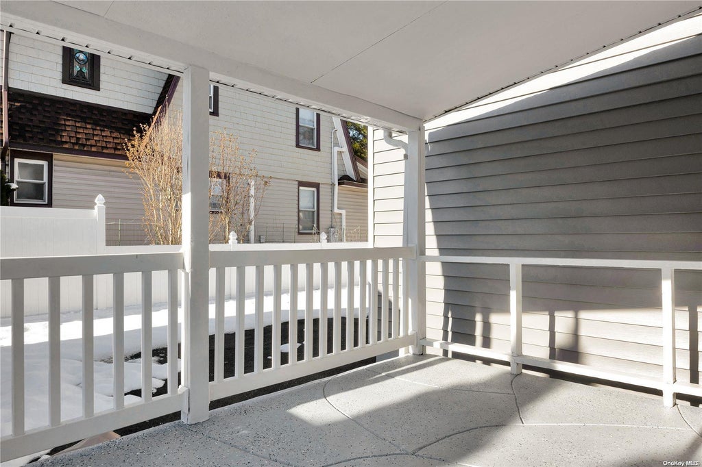 15 of 17 - 160 Rocklyn Avenue, Lynbrook, NY
