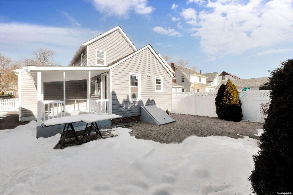 16 of 17 - 160 Rocklyn Avenue, Lynbrook, NY