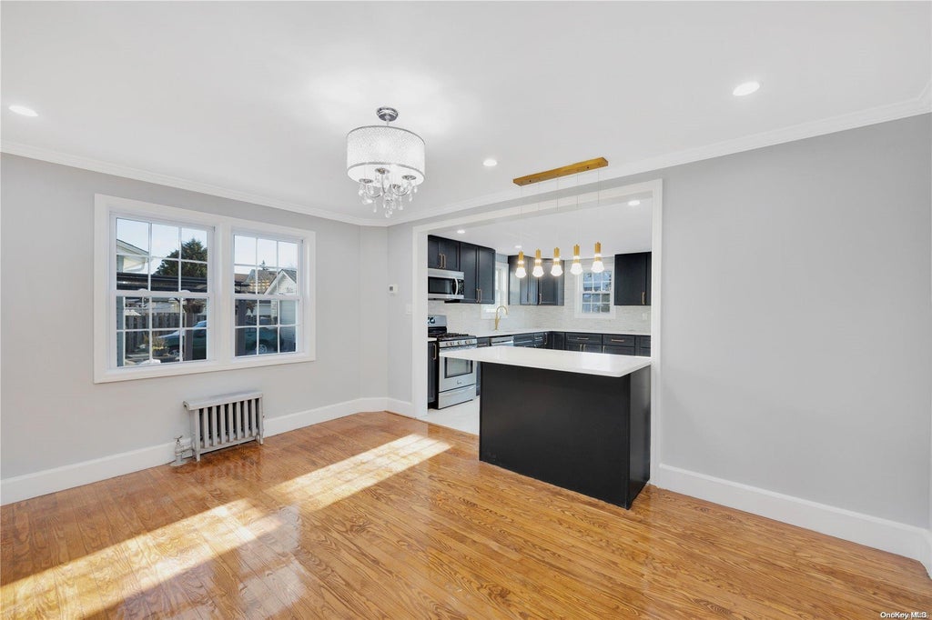 6 of 17 - 160 Rocklyn Avenue, Lynbrook, NY
