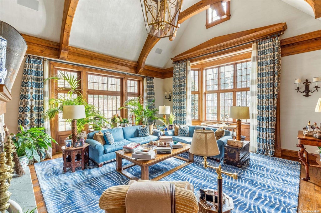 9 of 36 - 6 Spring Hill Lane, Old Westbury, NY