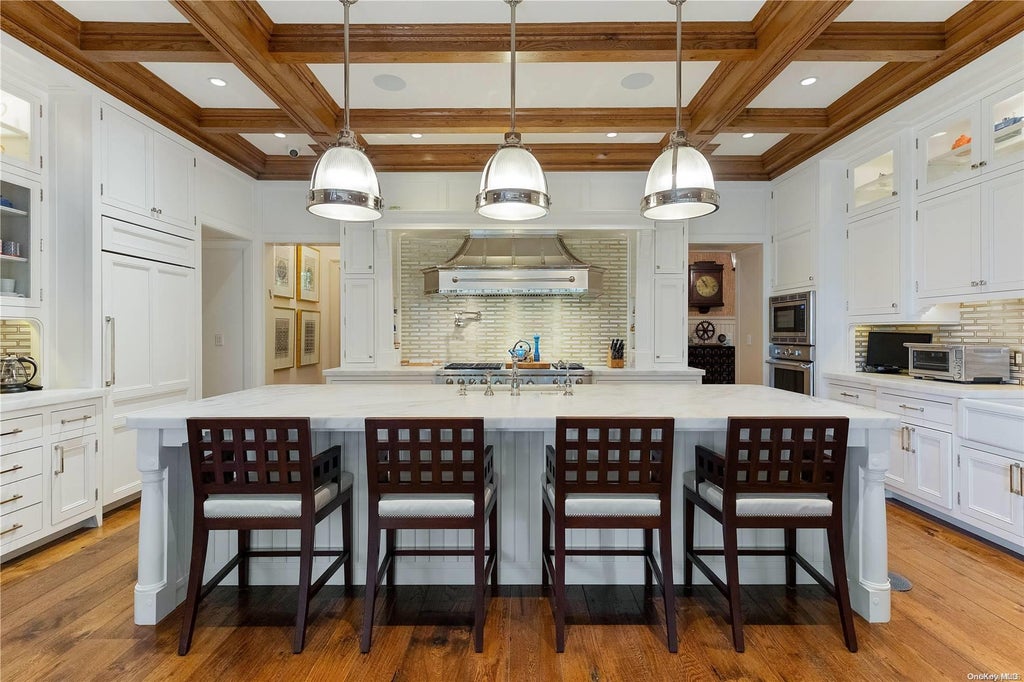 10 of 36 - 6 Spring Hill Lane, Old Westbury, NY