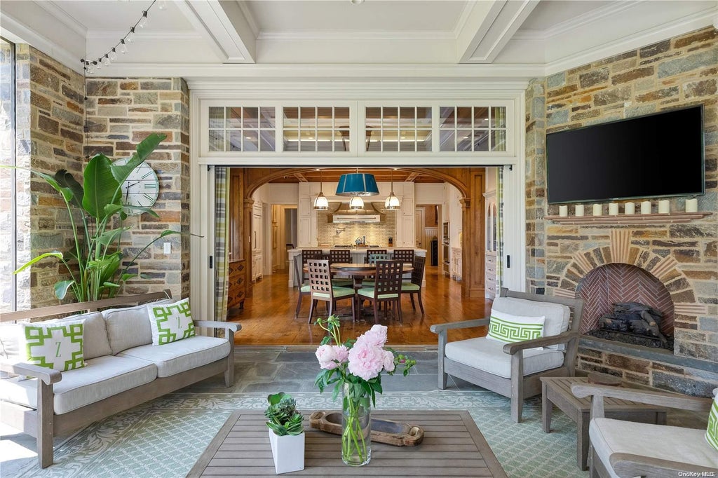 12 of 36 - 6 Spring Hill Lane, Old Westbury, NY