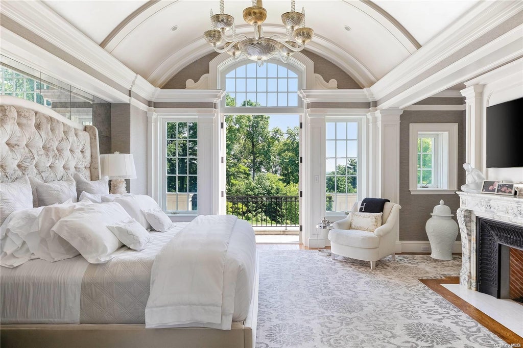 16 of 36 - 6 Spring Hill Lane, Old Westbury, NY
