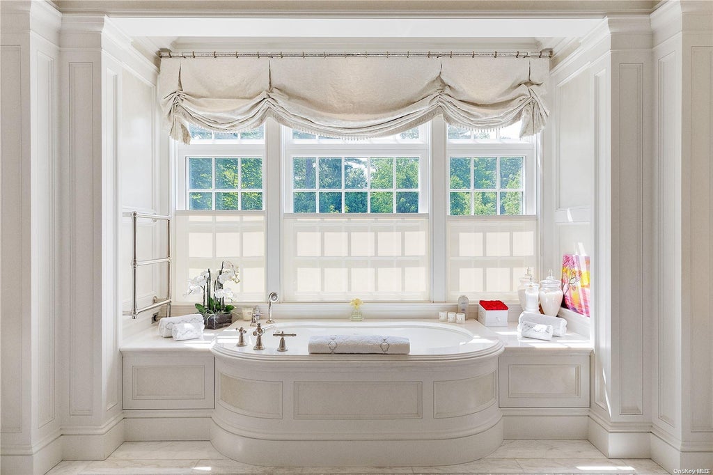 18 of 36 - 6 Spring Hill Lane, Old Westbury, NY