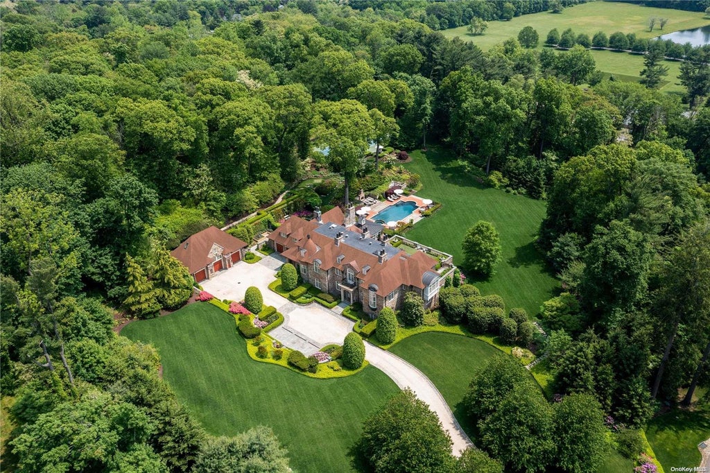2 of 36 - 6 Spring Hill Lane, Old Westbury, NY