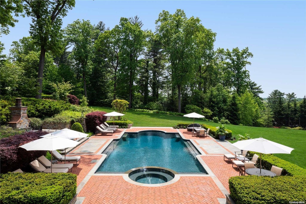 32 of 36 - 6 Spring Hill Lane, Old Westbury, NY