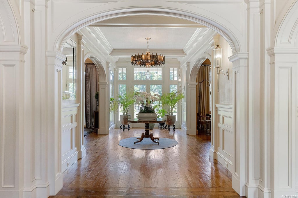 4 of 36 - 6 Spring Hill Lane, Old Westbury, NY
