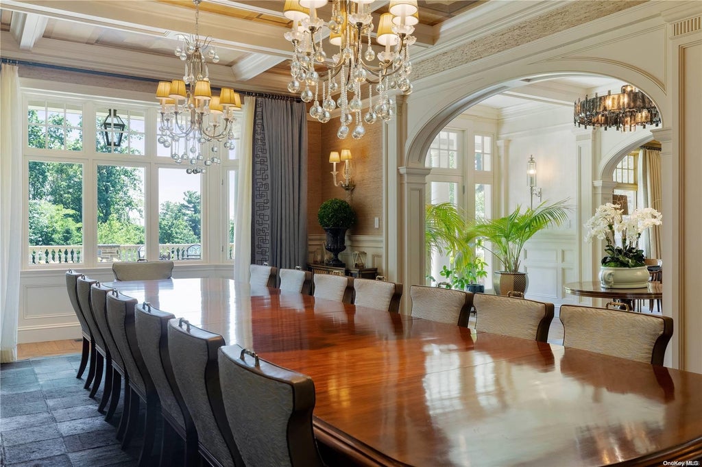 8 of 36 - 6 Spring Hill Lane, Old Westbury, NY