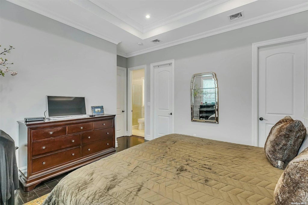 10 of 24 - 2 Seaman Road, Glen Cove, NY