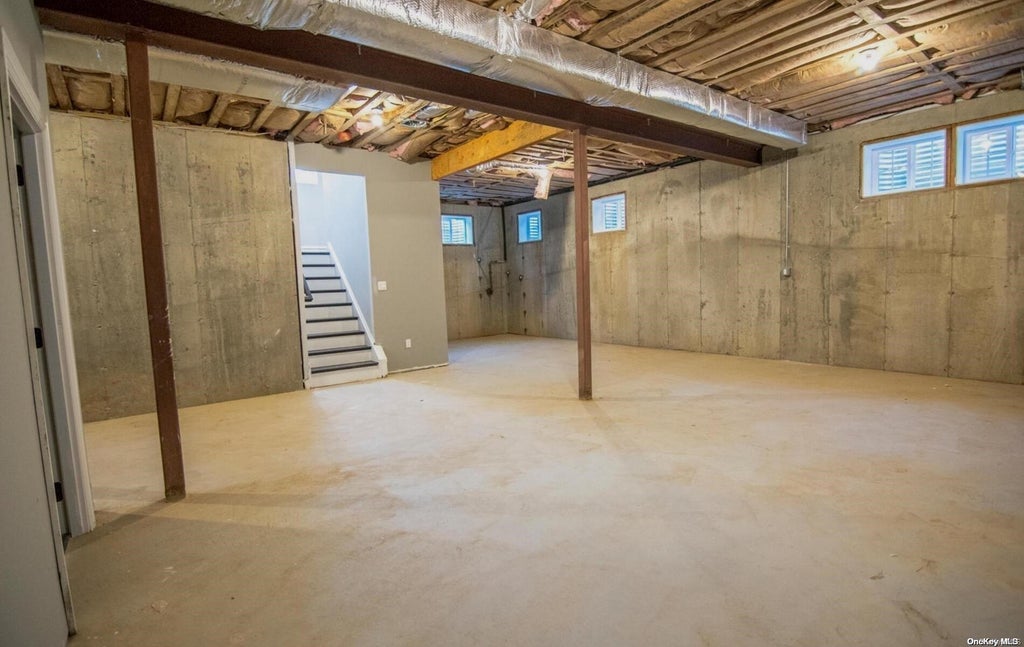 18 of 24 - 2 Seaman Road, Glen Cove, NY