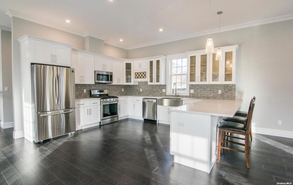7 of 24 - 2 Seaman Road, Glen Cove, NY