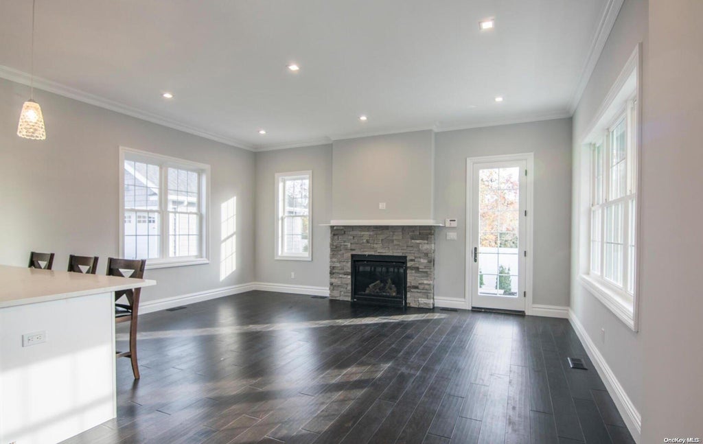 8 of 24 - 2 Seaman Road, Glen Cove, NY