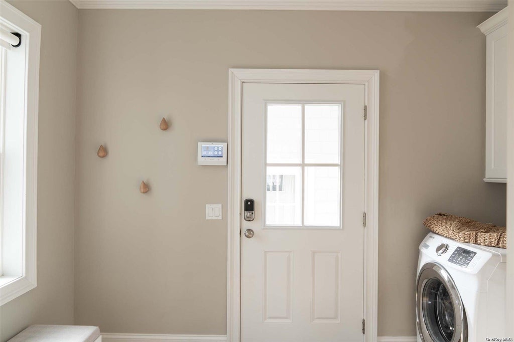9 of 31 - 700 Gin Lane, Southold, NY