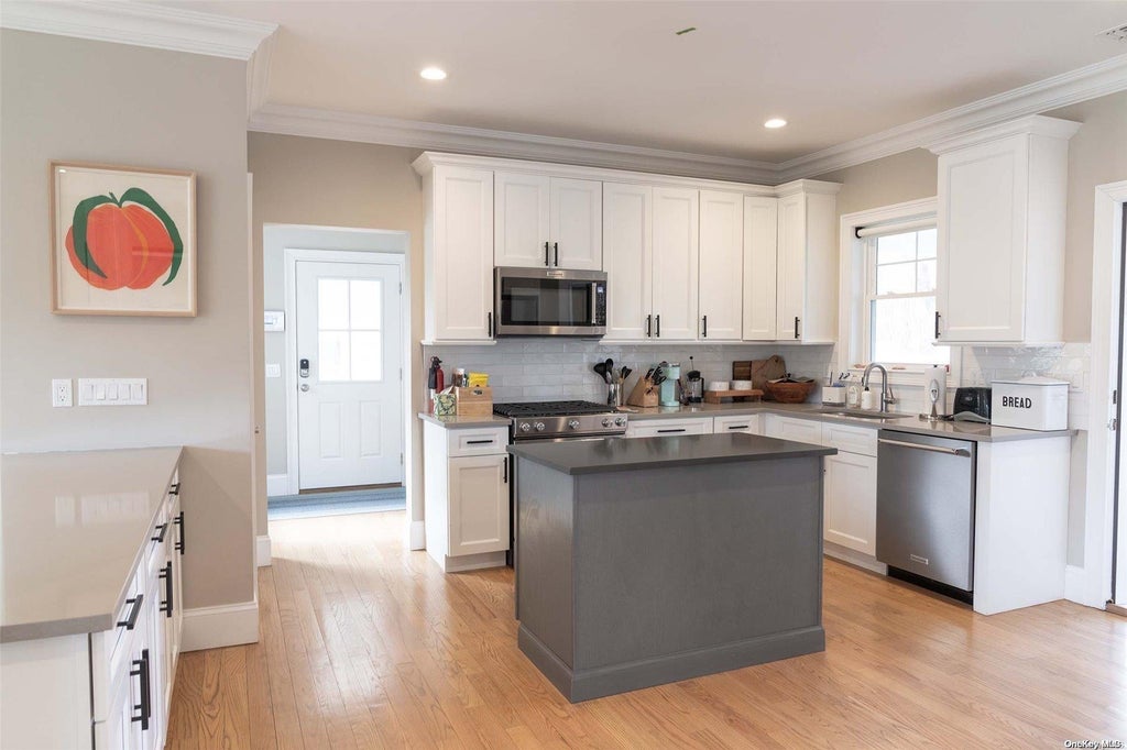 6 of 31 - 700 Gin Lane, Southold, NY